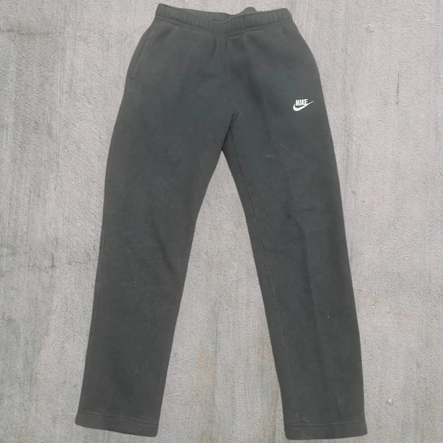 Nike dark gray sweatpants men’s