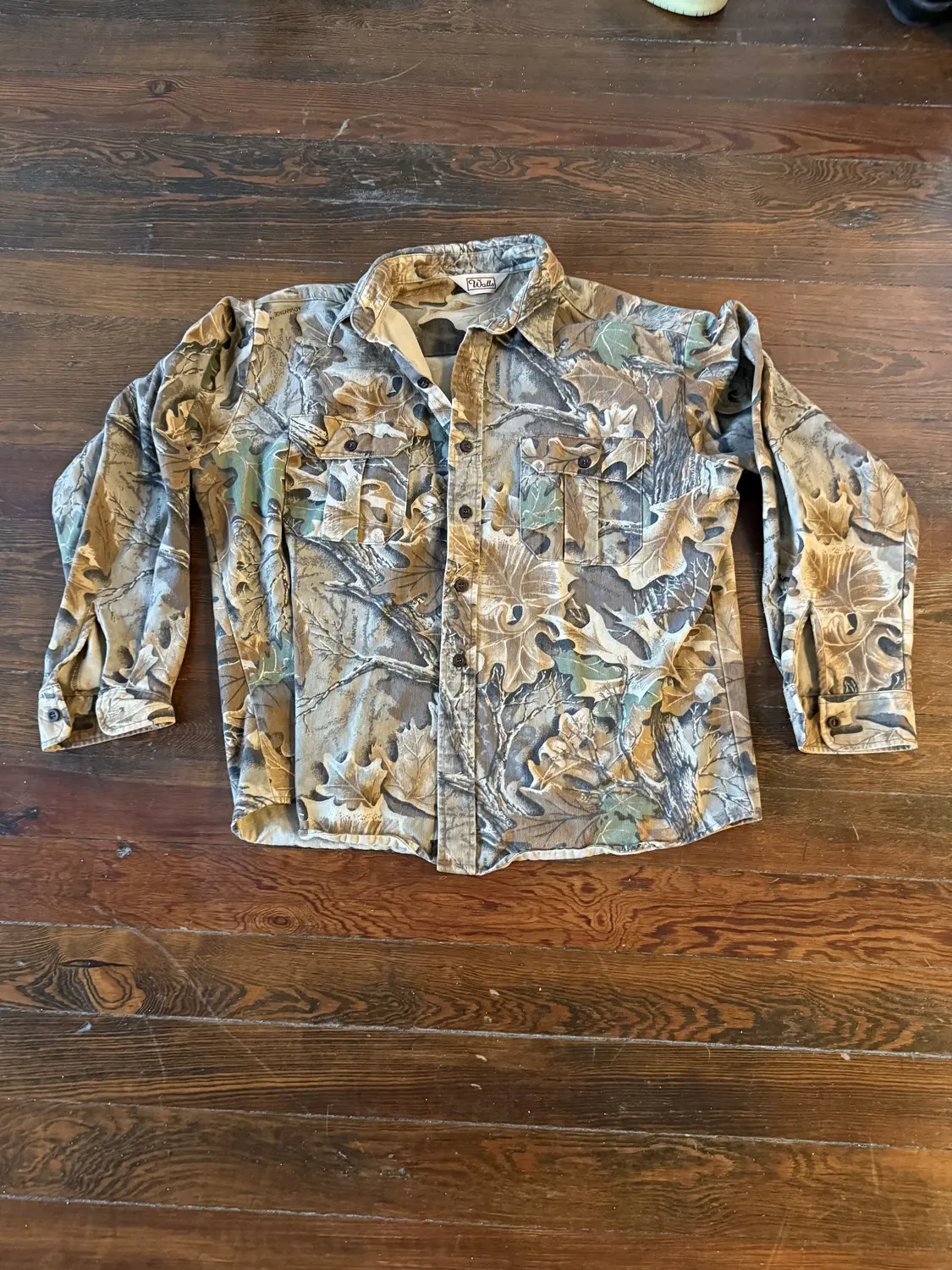 Vintage Walls Realtree Button Up