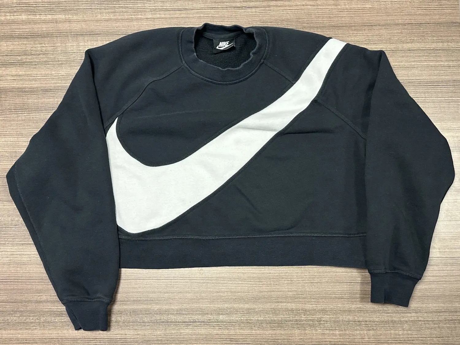 Nike Big Swoosh crop